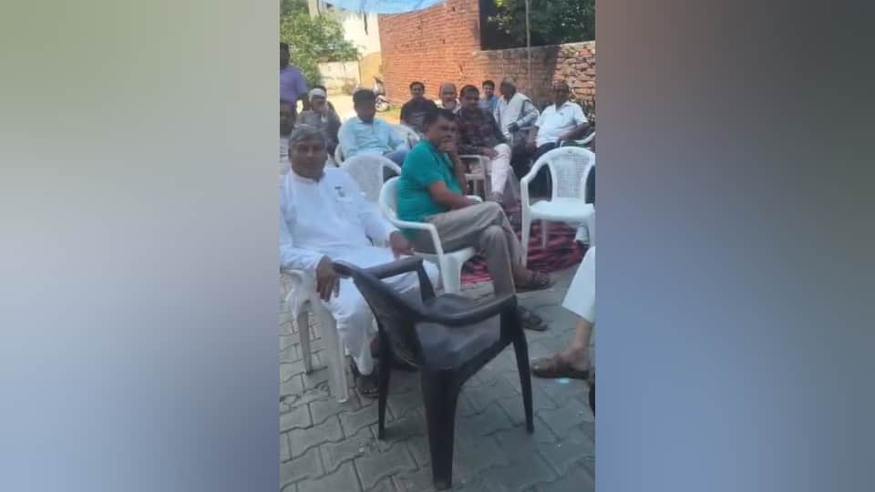 Meerut News Car Crashes into Pile of Bricks on Roadside Three Friends Die Including BJP Leader in hapur