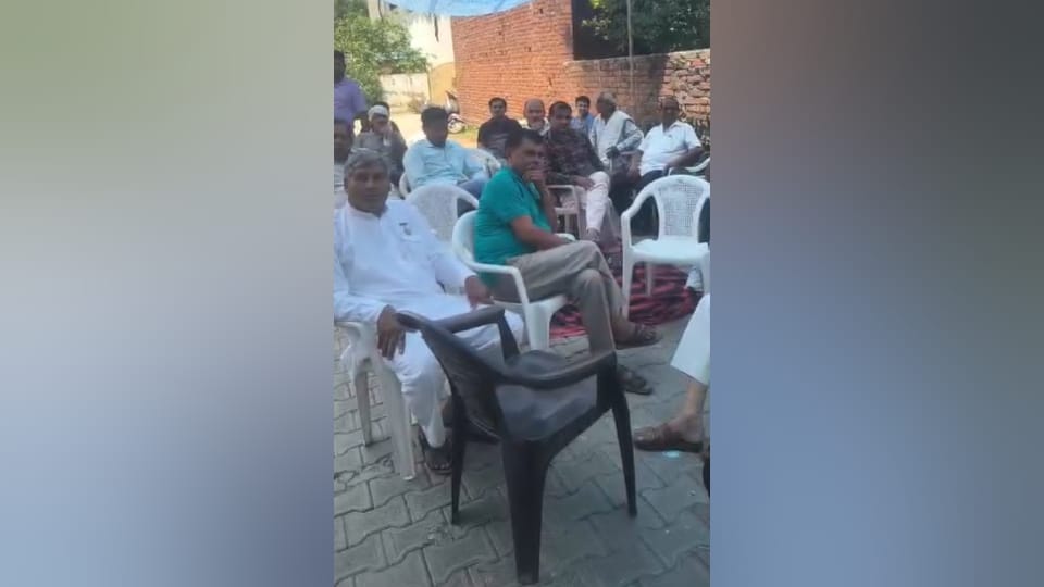 Meerut News Car Crashes into Pile of Bricks on Roadside Three Friends Die Including BJP Leader in hapur