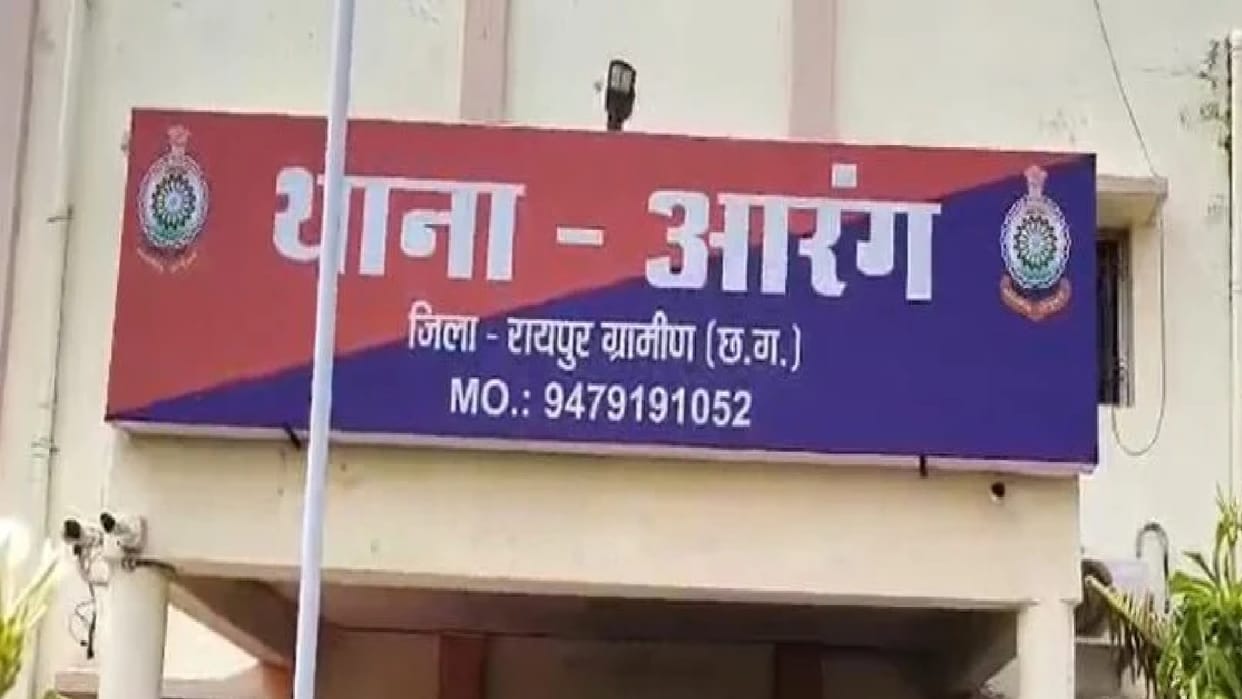 Alleged cow protectors accused of assault, Satnami community surrounds police station Arang