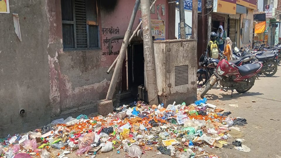 Safai workers strike in Sasni