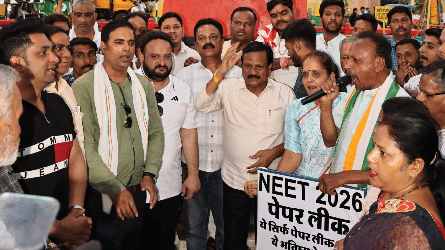 कांग्रेस ने दोषियों पर कड़ी कार्रवाई की मांग की है।