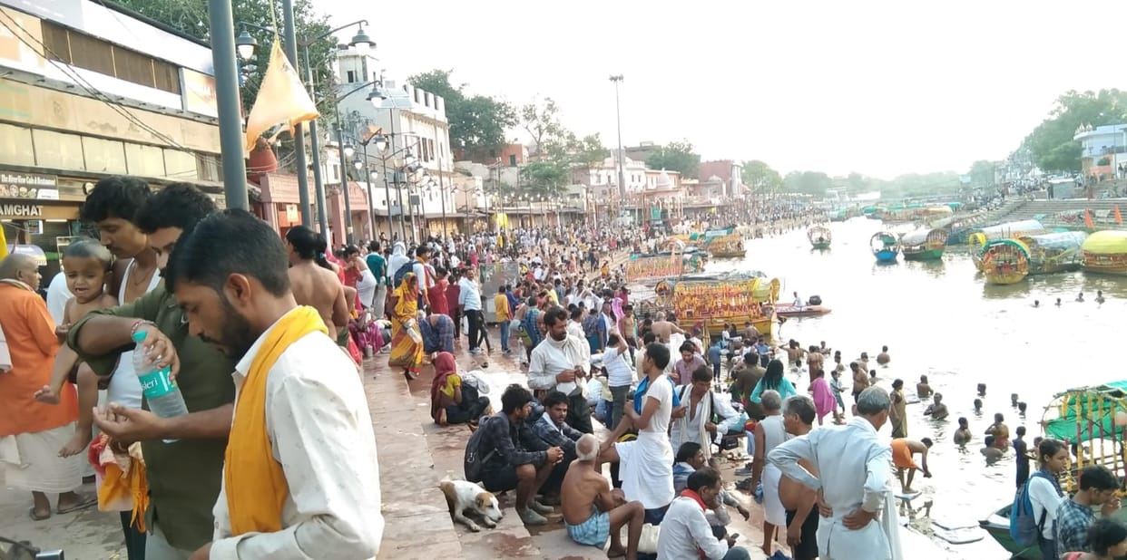 Over Five Lakh Devotees Take Holy Dip in Mandakini on Jyeshtha Shani Amavasya in Chitrakoot