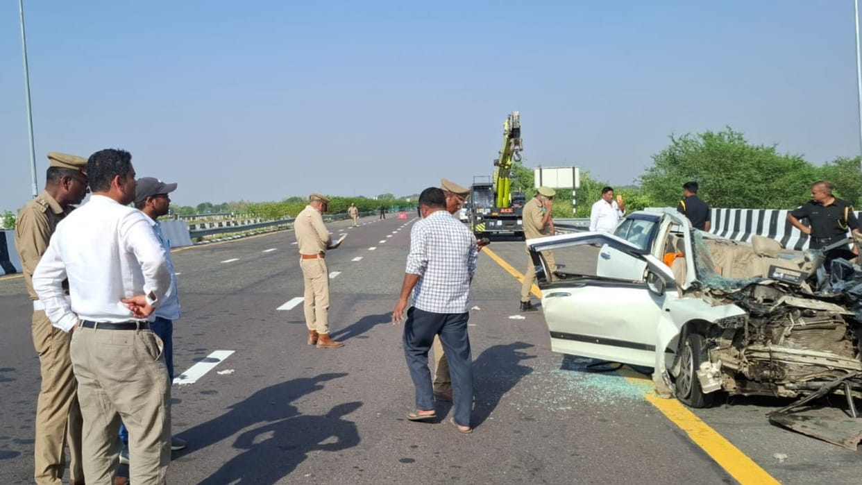 Tragic Accident in Azamgarh Car Crashes into Container on Purvanchal Expressway Five Dead Police Arrive