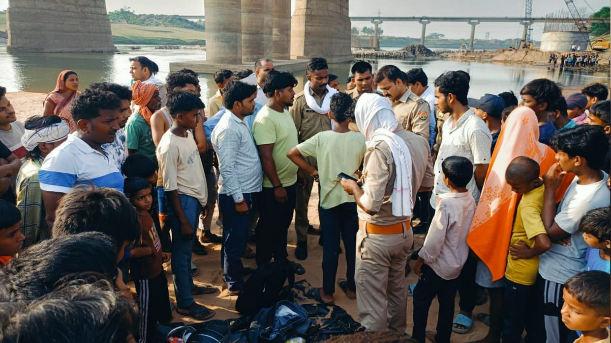 Prayagraj News: Three students who came to Meja for a picnic drowned in the Ganga
