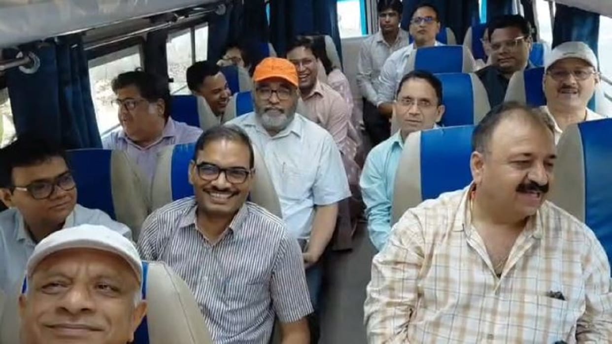 Pilibhit Officials Travel by Bus Under Fuel Saving Drive