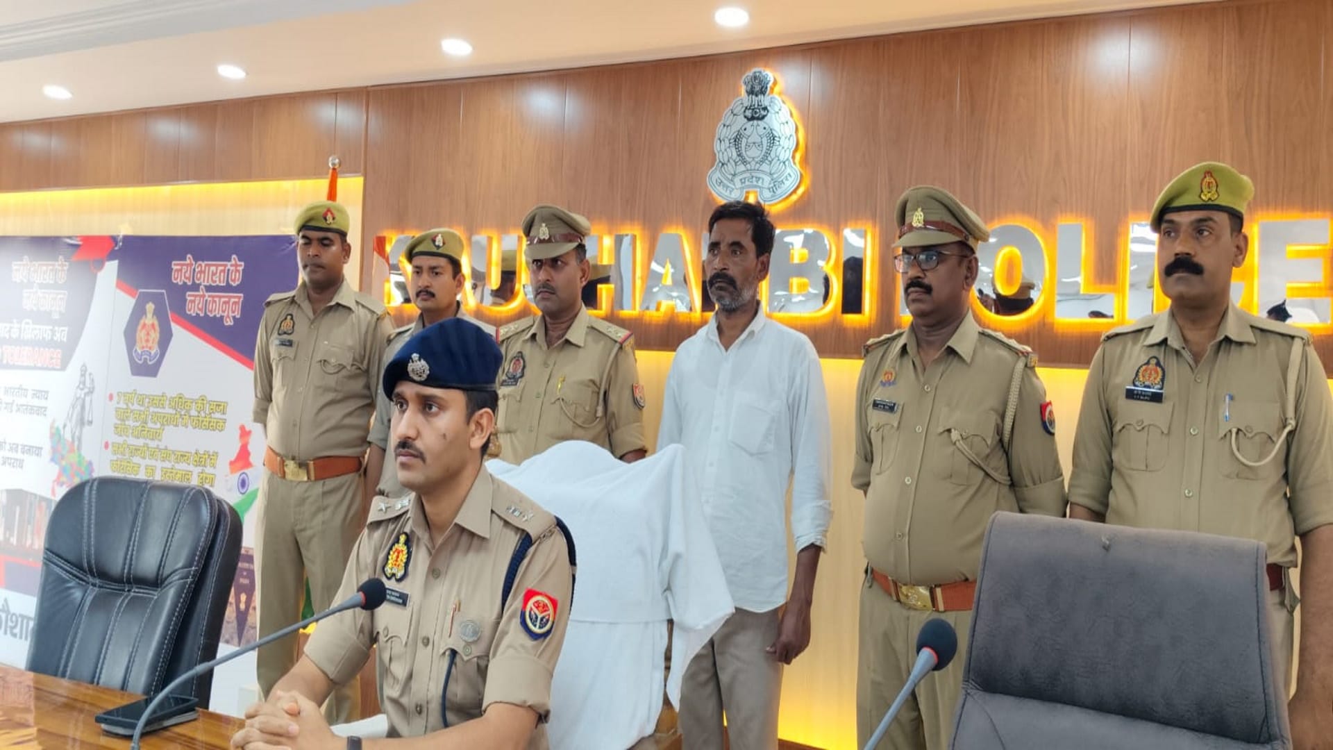 पूर्व प्रधान की हत्या में शामिल पूर्व प्रधान पट्टी नरवर के साथ पुलिस टीम।