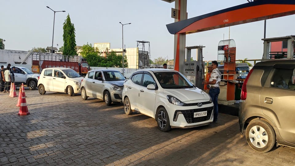 Fuel Price Hike Sparks Anger Among Farmers and Transporters in Agra