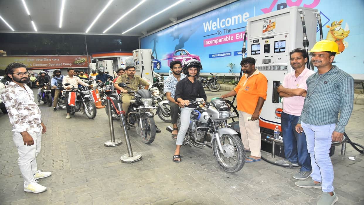 Petrol-Diesel Prices hike Petrol now at Rs 102 per liter in Bareilly Diesel also gets costlier