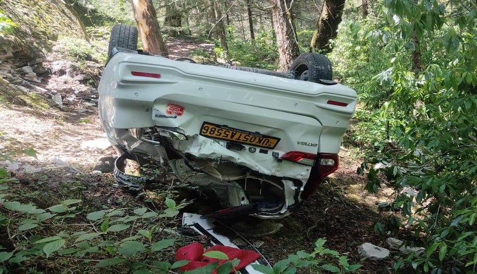 Taxi falls into ditch on Thal-Munsiyari road, one dead, five injured