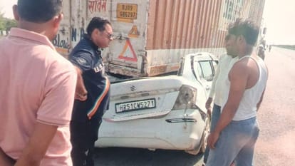 Tragic Accident in Azamgarh Car Crashes into Container on Purvanchal Expressway Five Dead Police Arrive