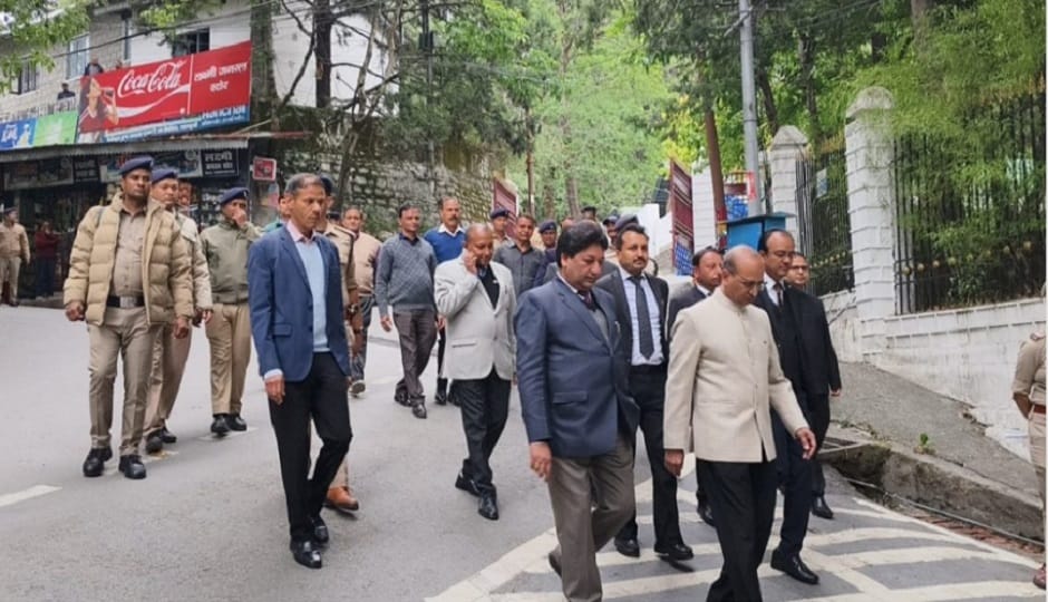 No Vehicle Day: Chief Justice and other judges walk to High Court