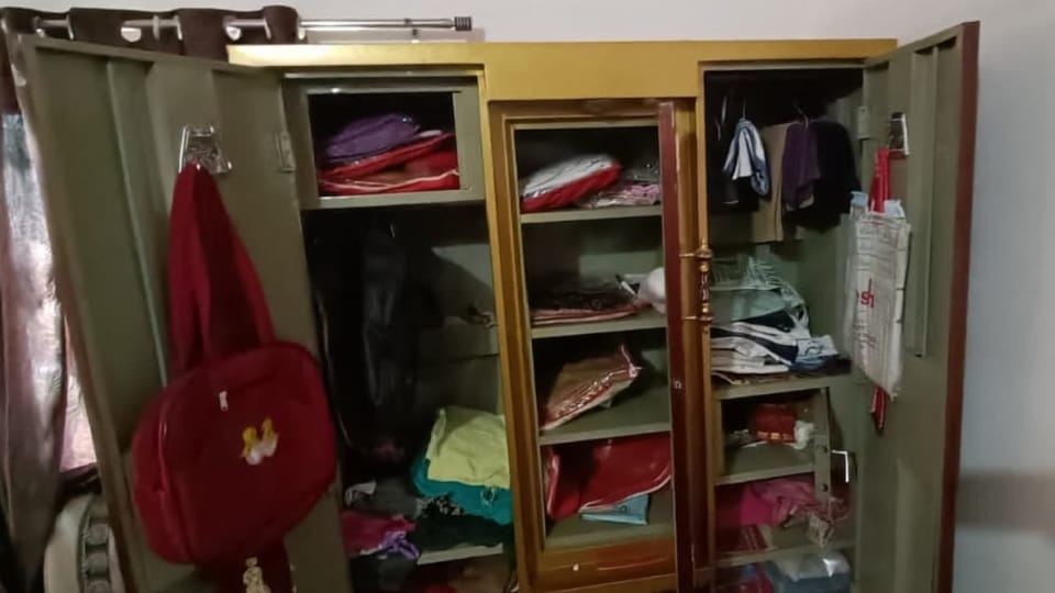 Thieves Steal Jewelry and Cash from Homes in Garhmukteshwar, Hapur