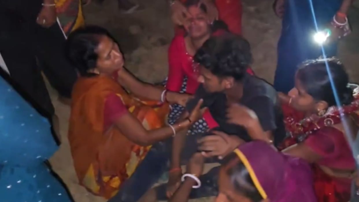 Bihar news-women murdered by throat slitting while cutting gras in navtoliya village