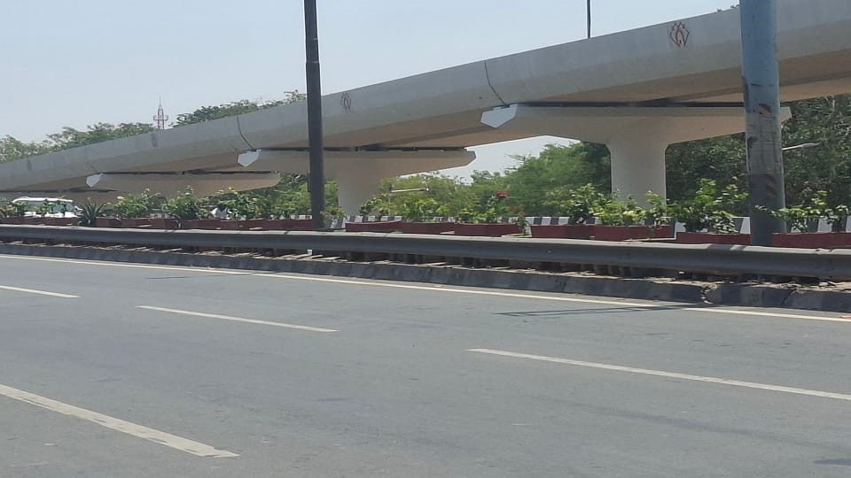 Agra Municipal Corporation Undertakes Tree Plantation Amidst Scorching Heat