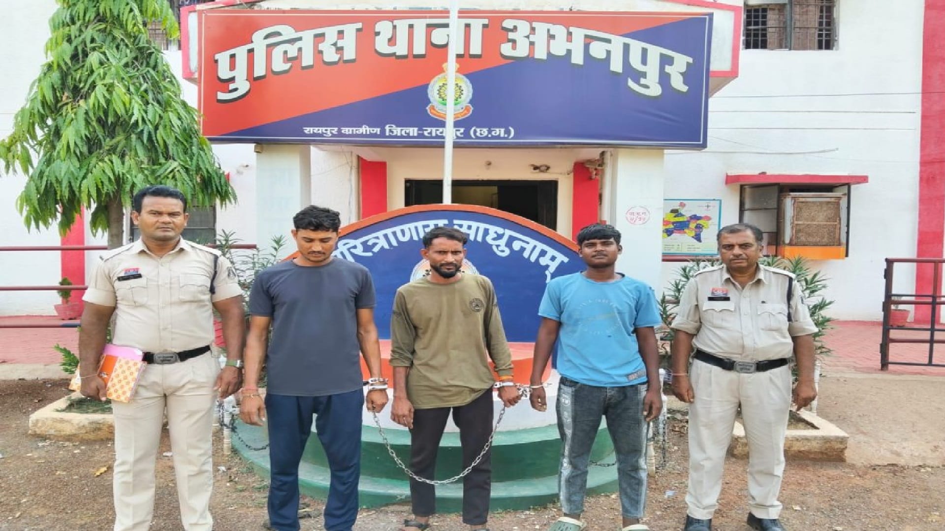 पुलिस के गिरफ्त में आरोपी