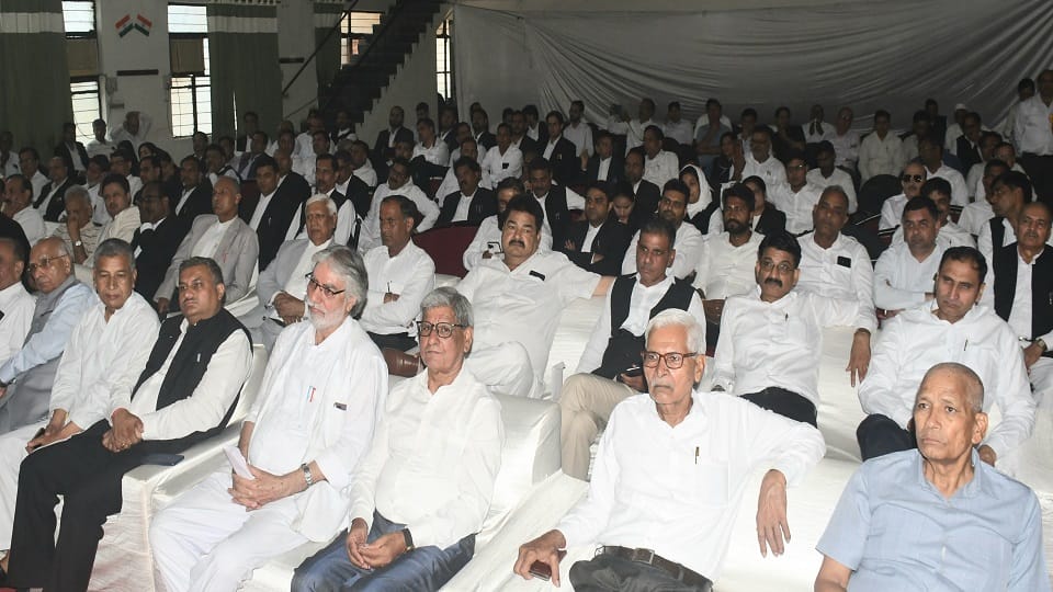 UP: Will raise slogan of 'No High Court bench, no vote', lawyers of 22 districts shouted