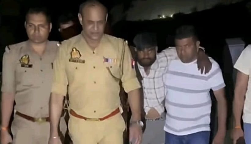 पुलिस की गिरफ्त में आरोपी