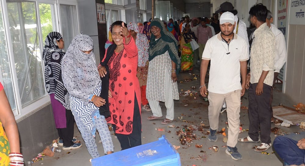 Kanpur Sanitation Workers Split into Two Factions One Scatters Garbage While the Other Cleans It Up