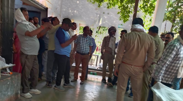 Hamirpur Accident: डंपर और वैन की जोरदार भिड़ंत, दो महिलाओं समेत पांच की मौत, बागेश्वर धाम से लौटते समय हादसा