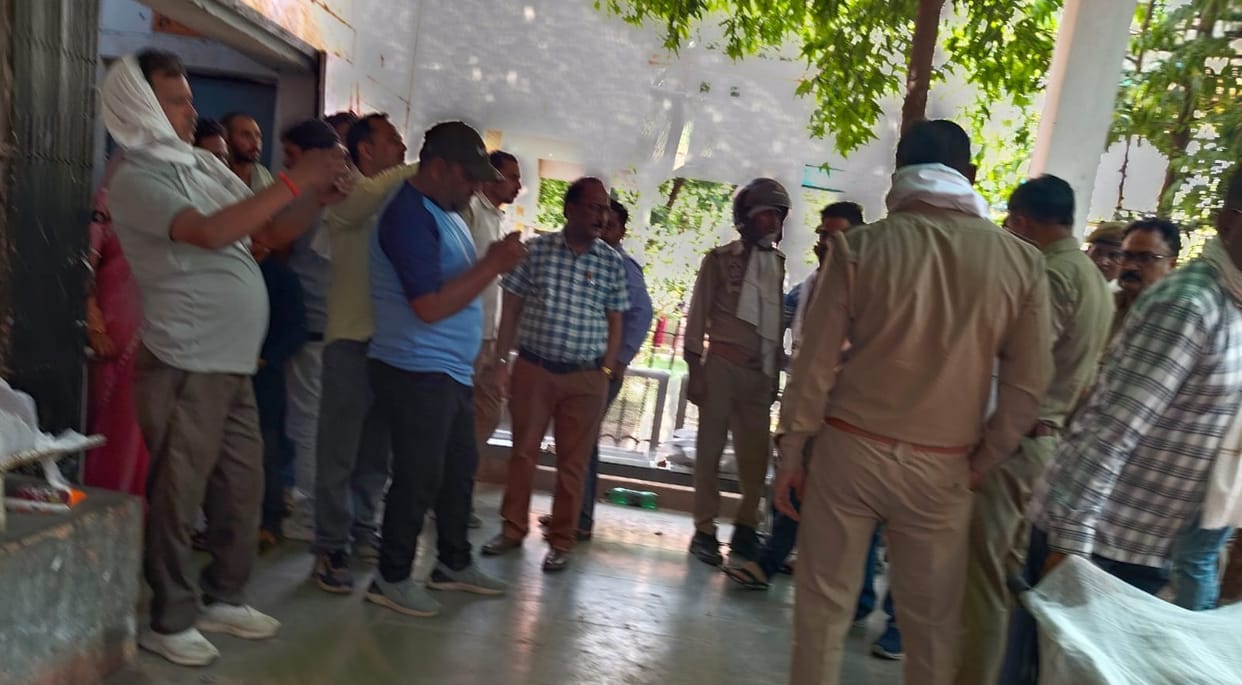 Hamirpur Accident Head on collision between dumper and van five dead including two woman