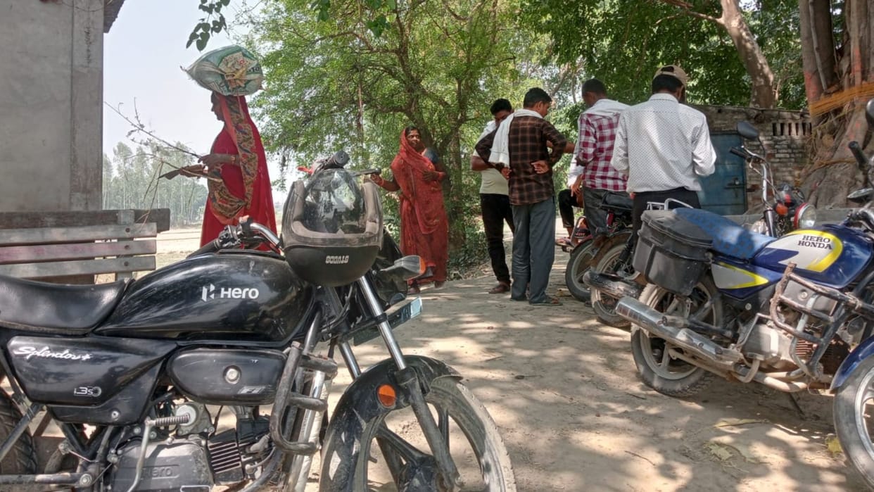 Ballia News Young Woman Body Found on Banks of Saryu River Suspected Dumped from Bolero Injury on Neck
