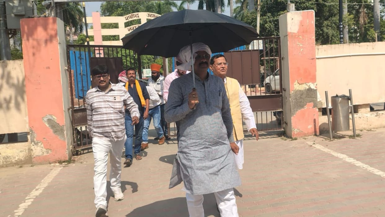 No Fuel Day Mayor Walks to Work Under Umbrella in Varanasi Municipal Commissioner Arrives E-Scooter