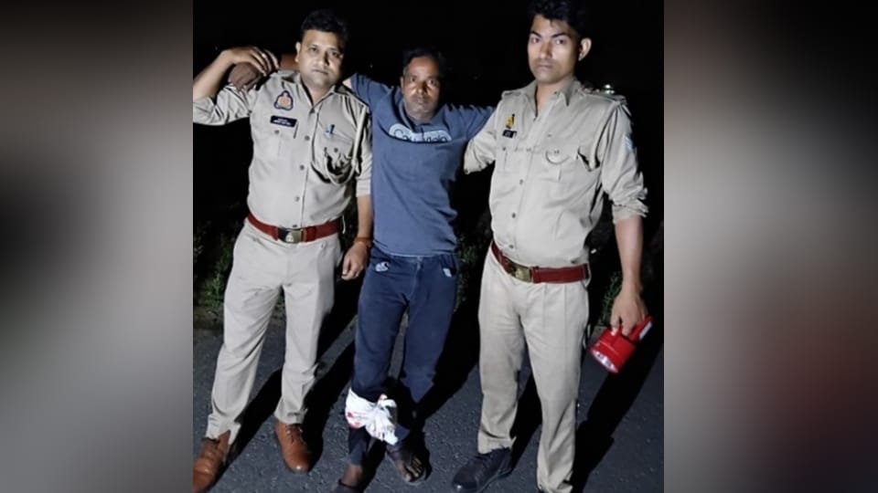 Meerut: Police encounter with 'Tuchha' carrying a reward of Rs 25 thousand, caught by shooting him in the leg