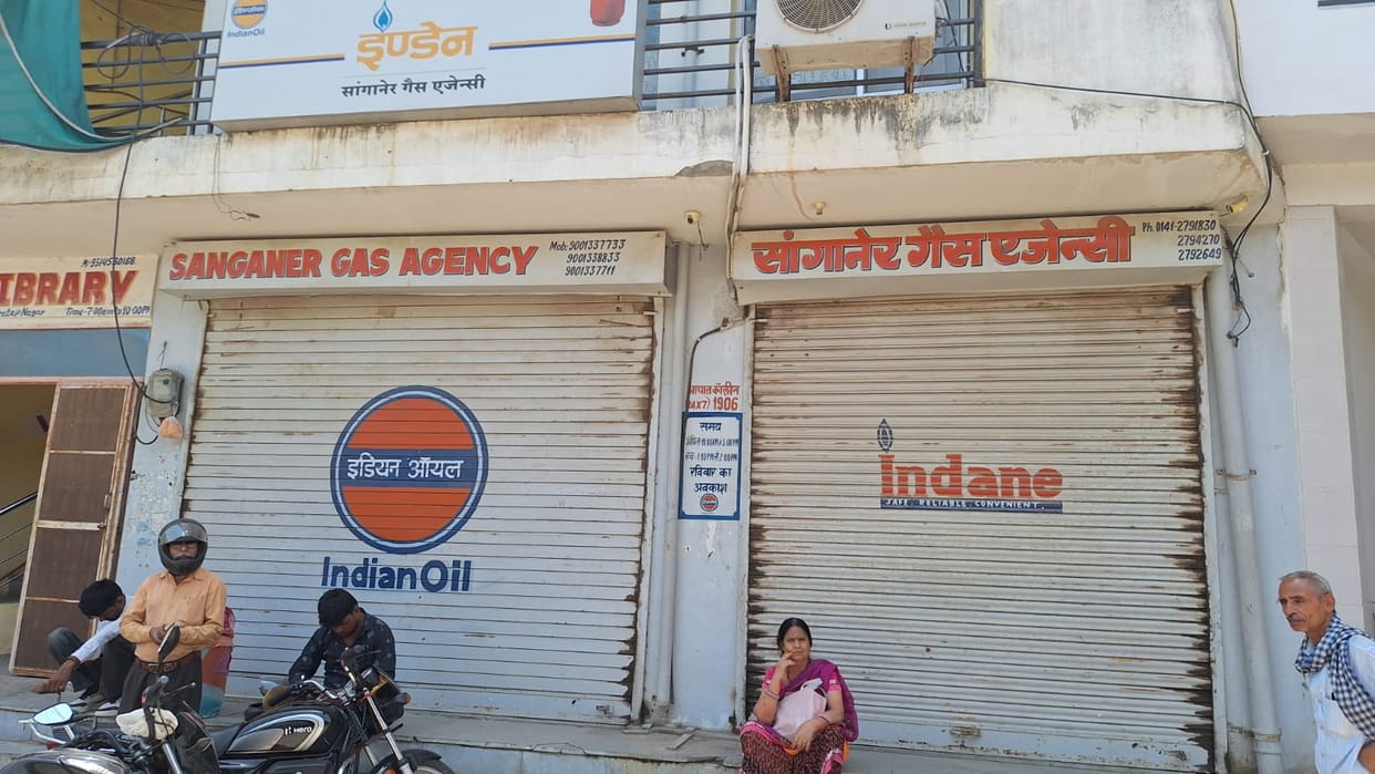 LPG Black Marketing Allegations Surface in Jaipur; Consumers Claim 45-Day Delay in Cylinder Delivery