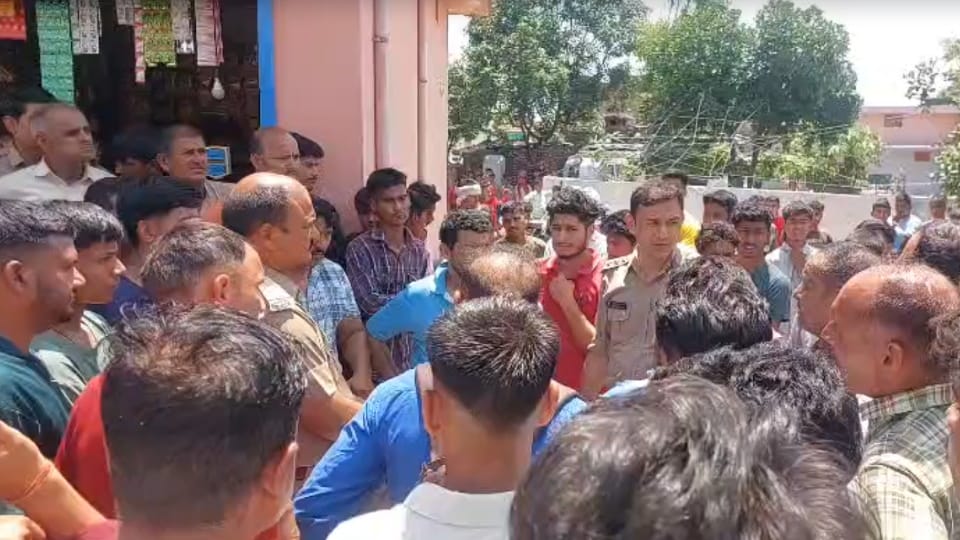 Vikasnagar: Deranged Youth Attacks Medical Store Owner with a Stone Slab Over a Grudge; Condition Critical