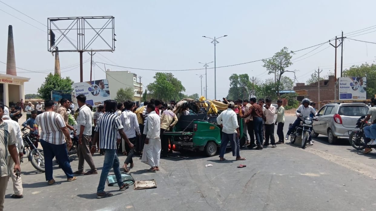 Three Dead Including a Woman and Three Injured After Container Collides with Auto-Rickshaw in SHahjahanpur