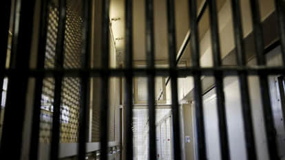 Kanpur: Father Accused of Murdering Twin Daughters Slits His Throat in Jail