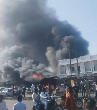 sehore-ashta-workshop-fire-18-cars-burnt-bhopal-indore-bypass-garage-fire-incident