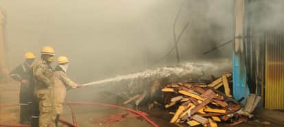 Indore News: Five warehouses in Indore's Khajrana area burned, goods worth crores reduced to ashes.