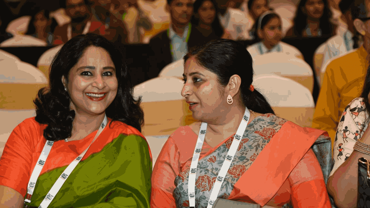 Samwad 2026 Lucknow Women Show Enthusiasm to Hear Gaur Gopal Das See Photos