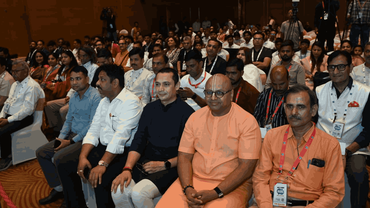 Samwad 2026 Lucknow Women Show Enthusiasm to Hear Gaur Gopal Das See Photos