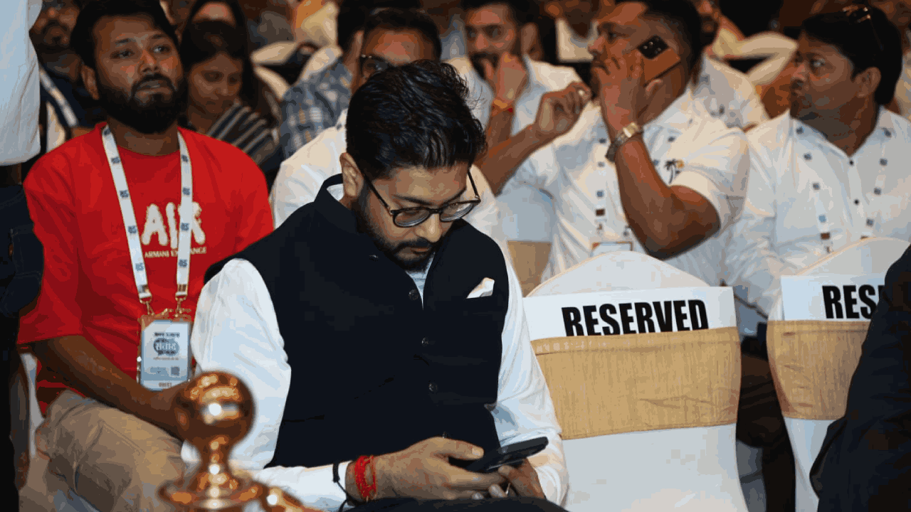 Samwad 2026 Lucknow Women Show Enthusiasm to Hear Gaur Gopal Das See Photos