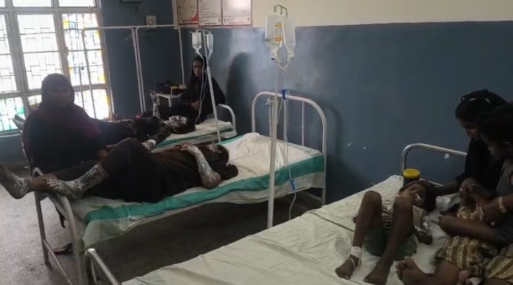 Cylinder catches fire while cooking in Maharajganj five sustain burns