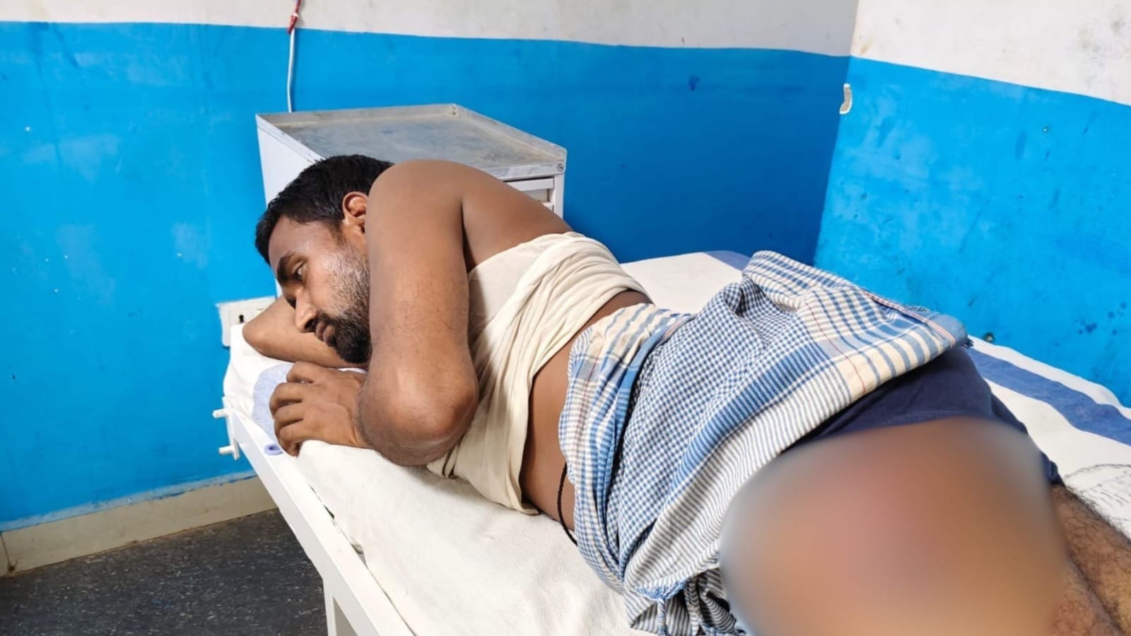 इलाजरत पीड़ित व जख्म
