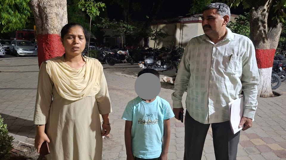 Shamli: Nine year old boy escaped from the clutches of kidnappers and reached the police station