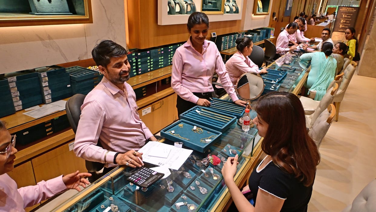 Trend Shifts Following PM Narendra  Modi Appeal Jewellery Market Exchange Old Gold for New Schemes