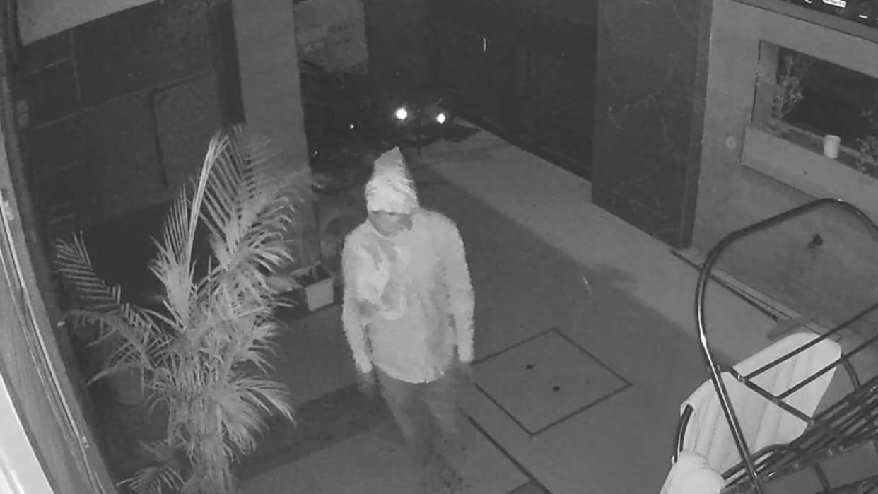 Theft in two houses in Faridabad Sector eight