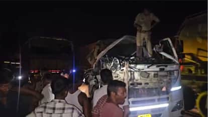 Driver killed in truck-trailer collision in sonbhadra