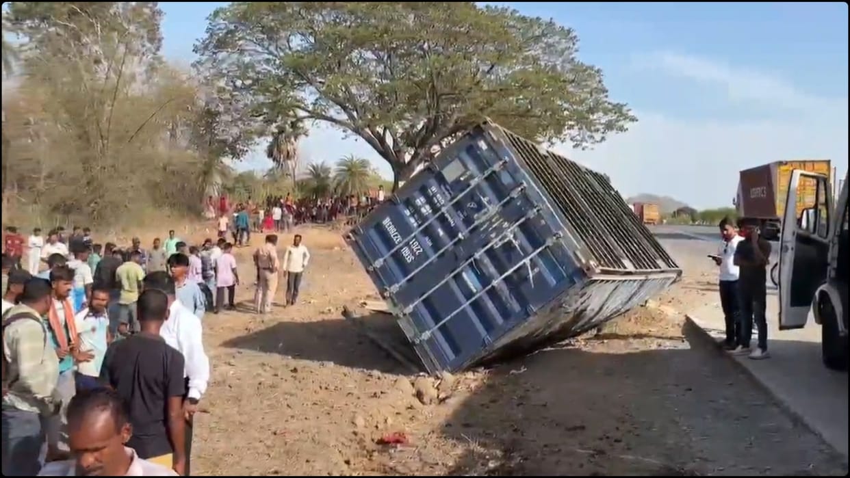 Maharashtra: Horrific accident on Mumbai-Ahmedabad Highway, many people died, more than 20 injured