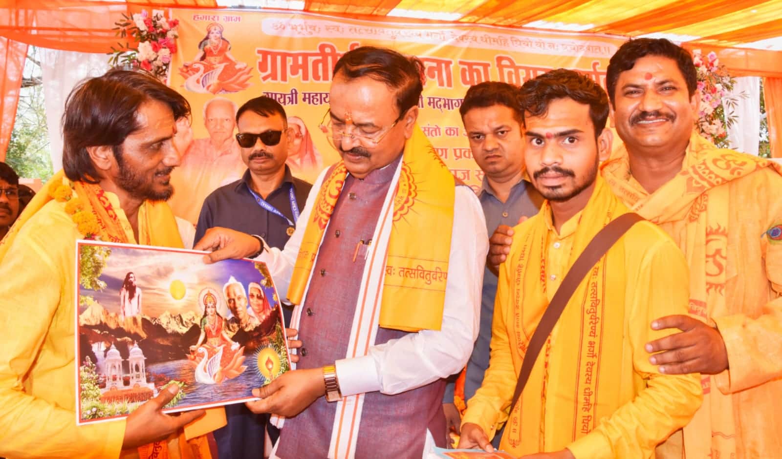 चिल्ली धाम में मौजूद डिप्टी CM केशव मौर्य
