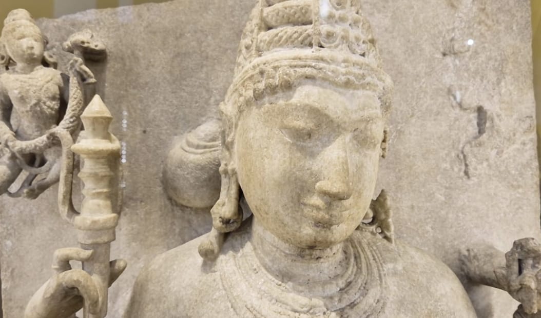 लंदन के संग्रहालय में रखी गई मां वाग्देवी की प्रतिमा।