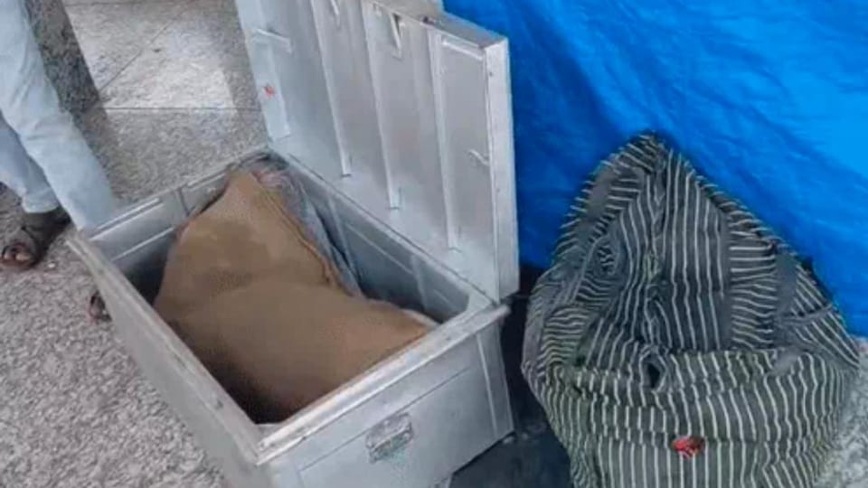 Young Woman Cut into Six Pieces five Found in Train Head Missing Body Found Inside Box in Coach at lucknow