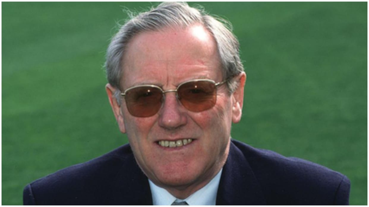 Former England Captain Mike Smith Dies at 92