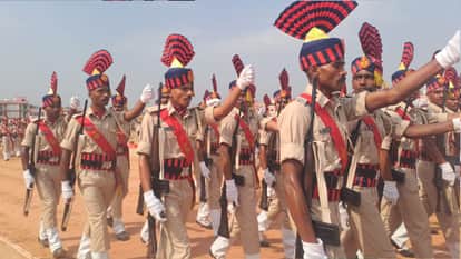 Newly recruited constables of Bihar Police took oath of service at CRPF Sonhul Parade Ground chandauli