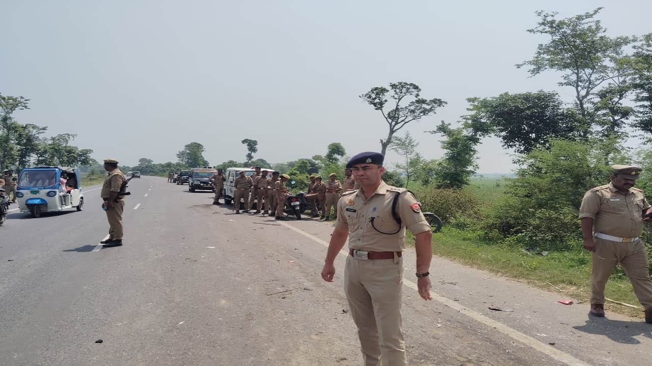 Lakhimpur Kheri Road Accident 10 people dies Hearts Shudder at the Sight of Bodies in the Hospital