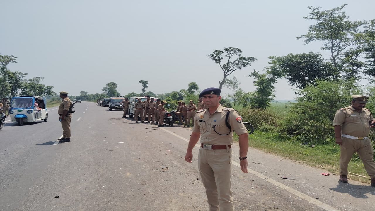 Lakhimpur Kheri Road Accident 10 people dies Hearts Shudder at the Sight of Bodies in the Hospital